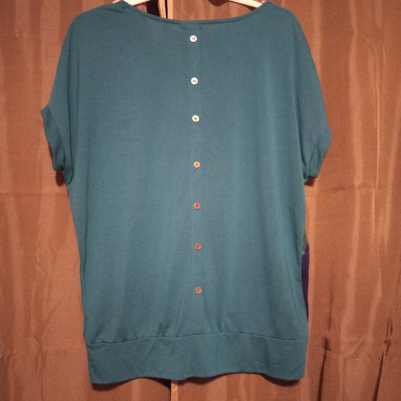 Artsty Back Button T Shirt - Picture 3 of 4